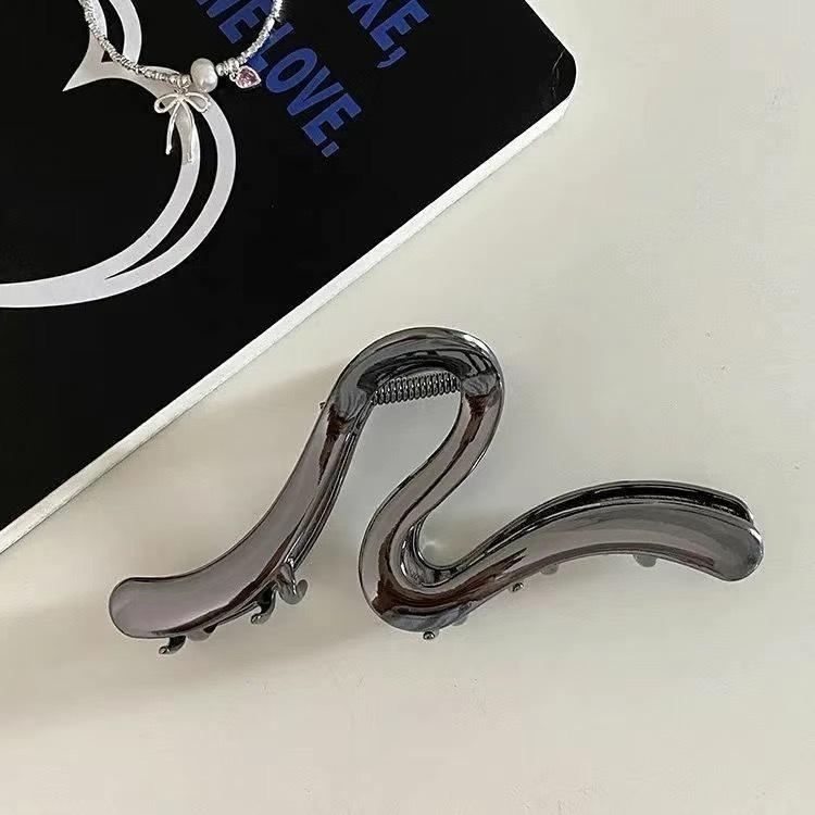 Pinza a morsetto in metallo ad alto livello con fiocco per capelli 2024 per donna: Pinza per Capelli a Forma di Squalo, Grande, Elegante, Stile Freddo, per la Nuca