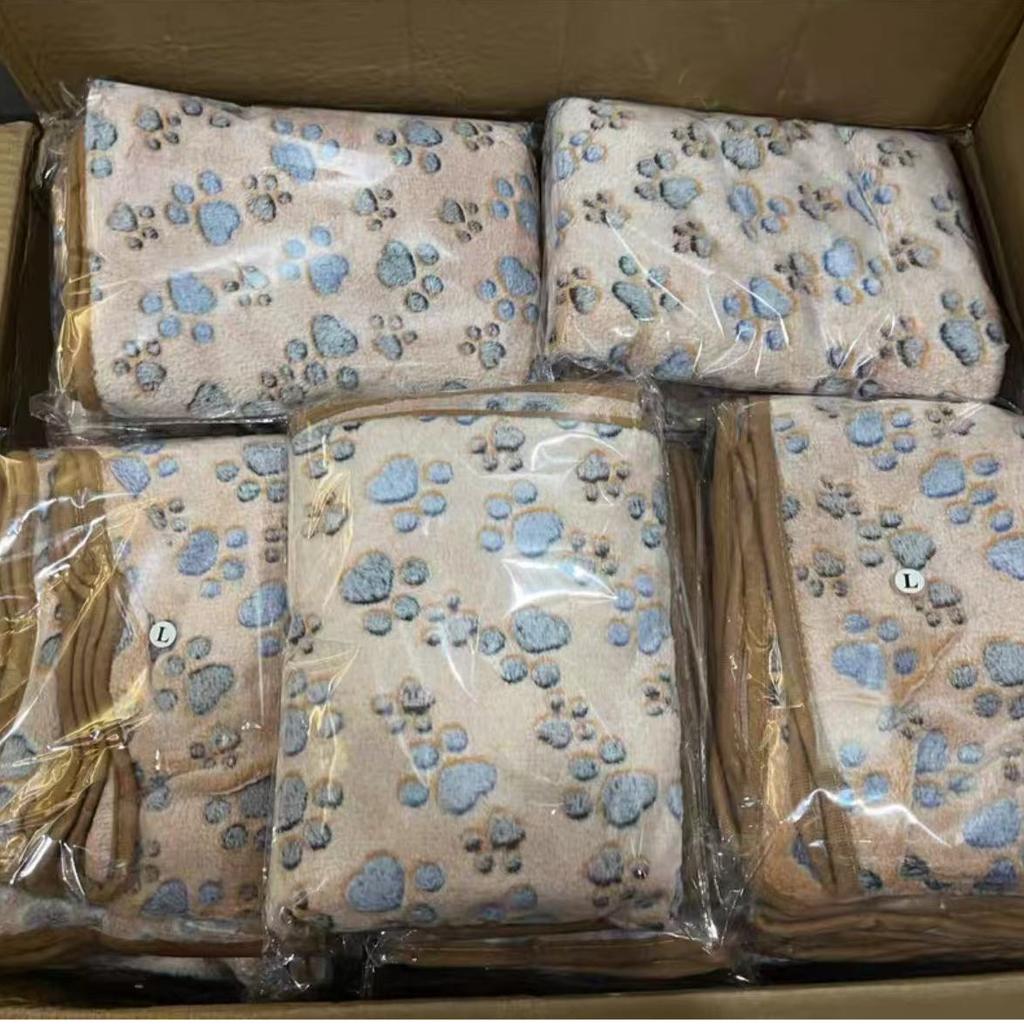 Kocyk dla zwierząt, odpowiedni dla psów i kotów - miękkie włókno poliestrowe, można prać w pralce, odporny na plamy, z ciepłymi i wygodnymi wzorami, mata zimowa