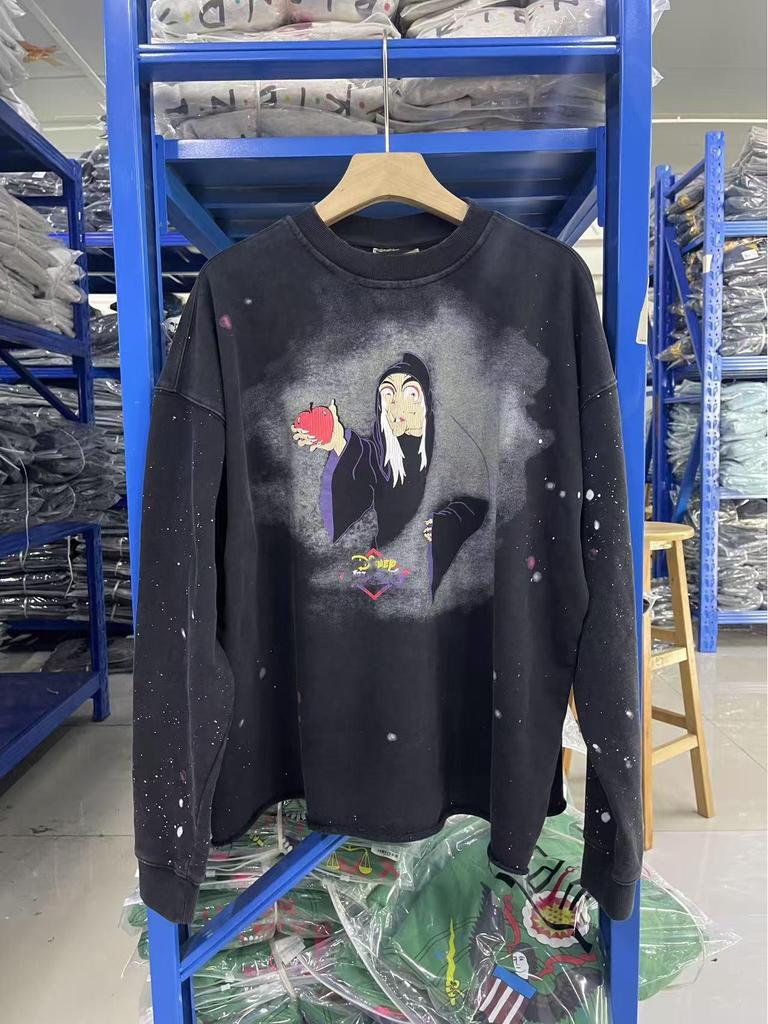 Vintage Distressed Spray-Painted Unisex Hoodie - Retro Loose-Fit