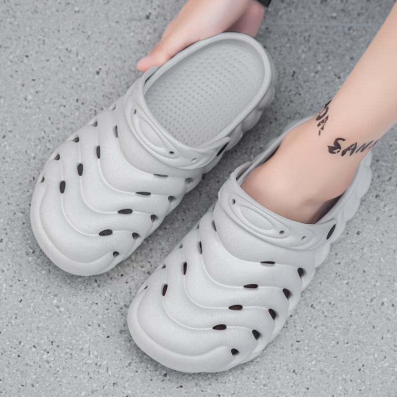 Mens Clogs Sandal Shoes In Summertime Breathable Ultra-Light Eva Hole Shoes Stylish Plush Comfort Outside Beach Footwear Soft-Soled Slide Shoes