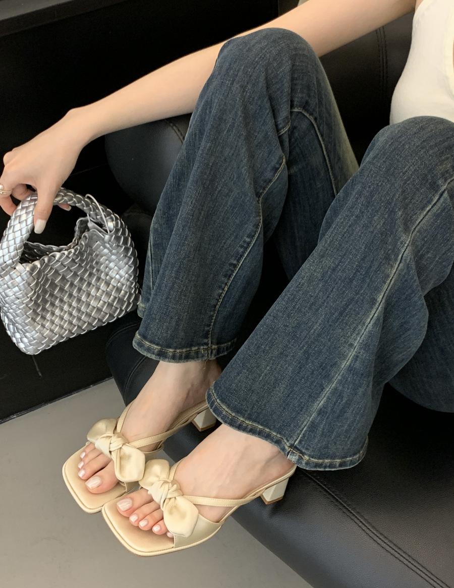 

Beautiful French low-heeled cool slippers women s summer wear 2025 new models with skirts fairy wind gentle thick-heeled sandals 39 абрикосовый