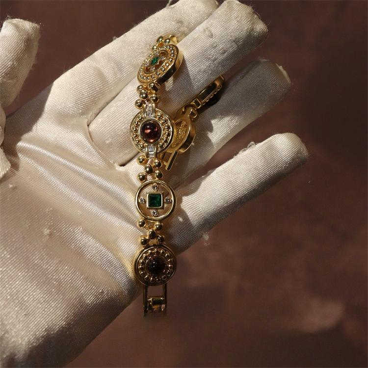 Este Colar de Latão Esmaltado Colorido Vazado Estilo Corte, Completo com uma Gargantilha, é Perfeito para Festas, Feriados e outras Ocasiões Especiais.