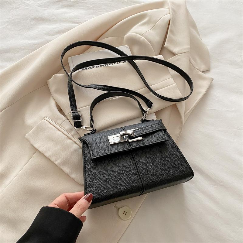 Niche design shoulder bag women's 2025 new simple handbag premium texture messenger bag