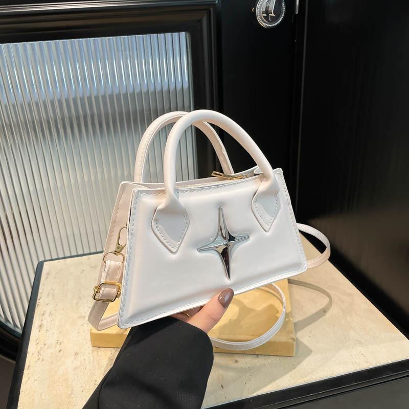 Simple 2025 spring new models, popular foreign style this year, casual commuting, portable shoulder crossbody small square bag woman