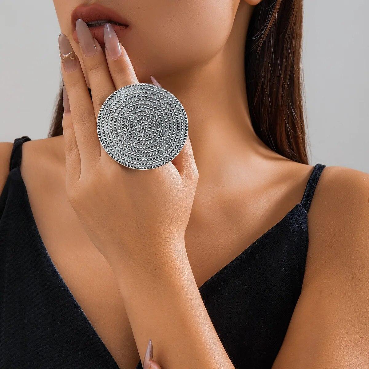 

Преувеличенное большое металлическое кольцо круглой формы для женщин и девочек в стиле хип-хоп, простое массивное кольцо на палец, вечерние ювелирные аксессуары