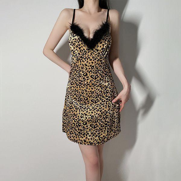 Sexy underwear selection, sexy leopard print suspender velvet large size pajamas, split-ended fluffy nightgown nightgown set S