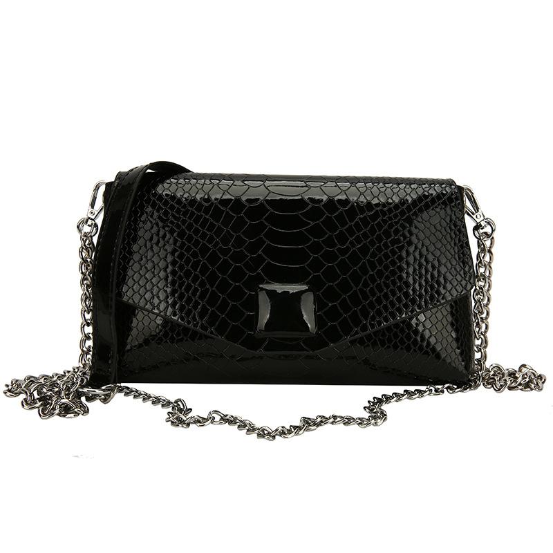 

Женская сумка Laser Oblique Span Bag женская 2024 новая мода корейская версия летняя иностранная текстура PU простая сумка-конверт чёрный