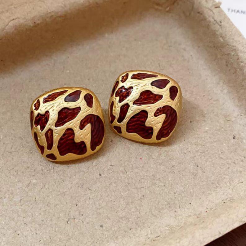 Modern Retro Gold Square Stud Earrings: Unique, Feminine Design