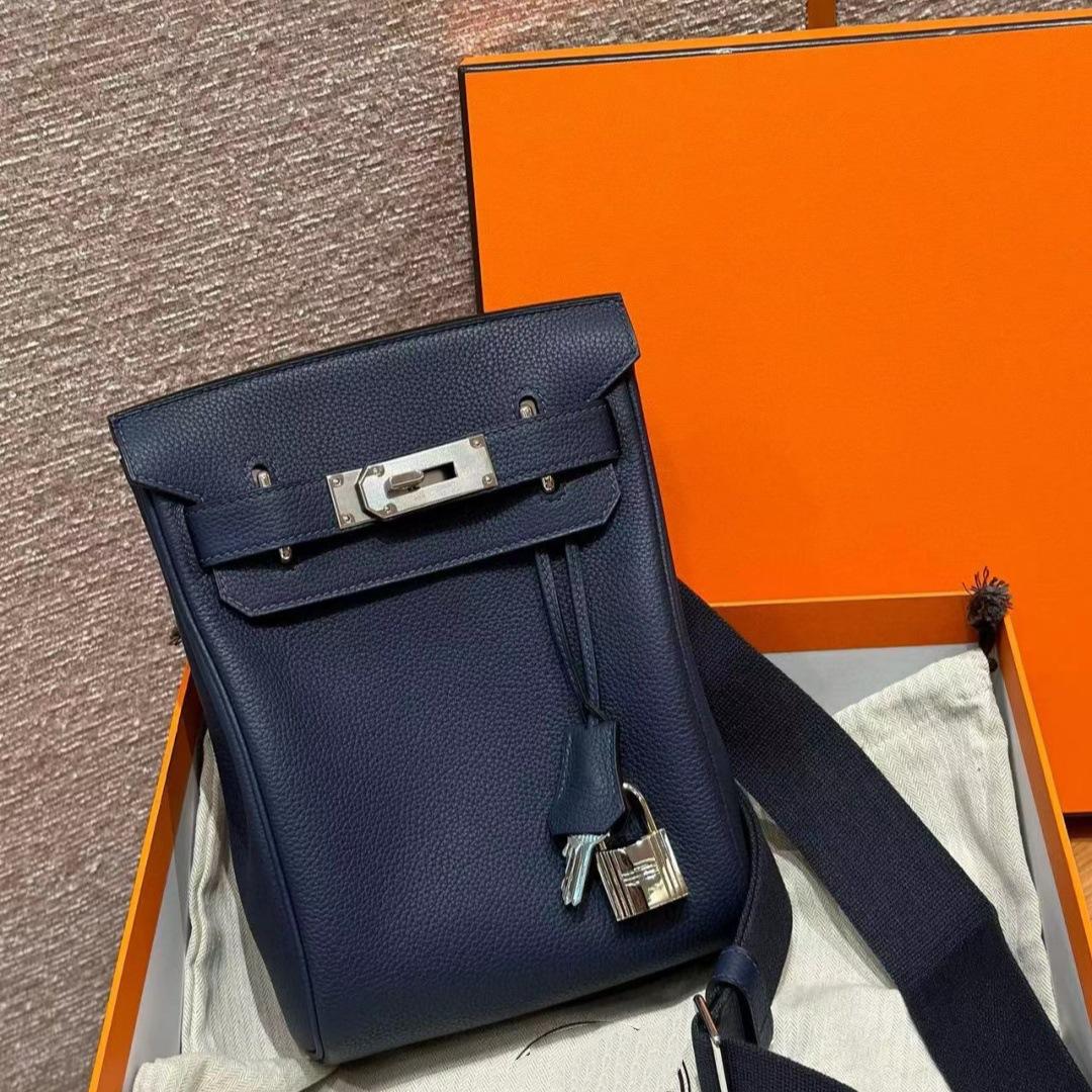 Lainey bag Nieuwe Stijl Unisex Schoudertas TOGO Toplaag Koeienhuid Hardware Vijf-Goud Hoogwaardig Leer 100% Handgemaakt Dames Tas 28x18x8 plus donkerblauwe kleur