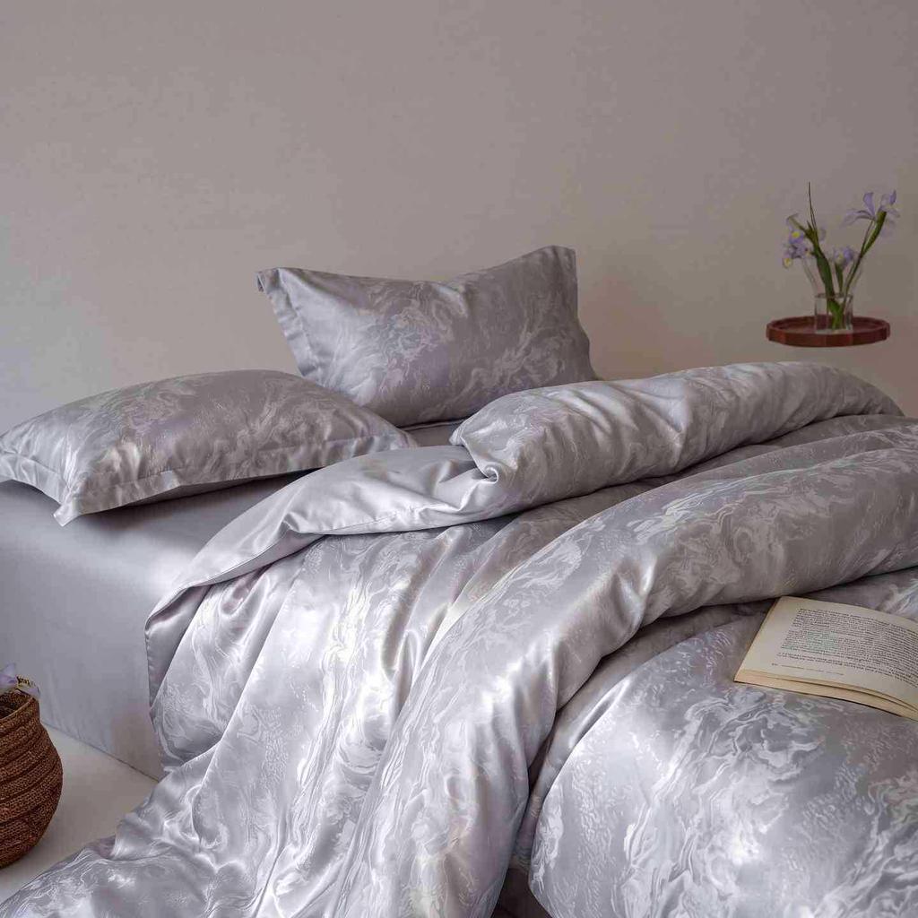 Luxury Cationic Jacquard Bedding Set for Students - 3/4 Pieces