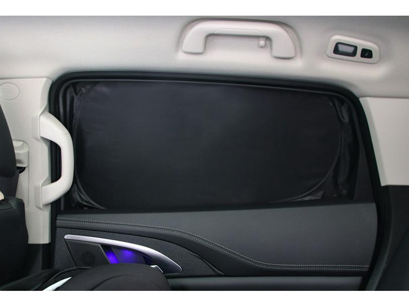 New Xiaopeng P7/P7i Sunshade: Opaque Curtain for Camping Privacy, Side Window Sun Protection, and Heat Insulation.
