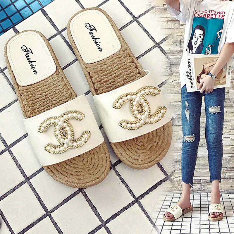 Fashion Women Pearl Plastic Summer Slippers Sandals With Timeless Design For Beach Days