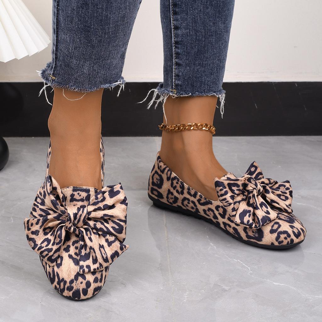 Ethnic Style Leopard Print Single Shoes Women's Design Sense Niche Flat Bottom Pointed Boat Shoes Large Size Ladyshoes Tide Shoes 2025 Autumn New