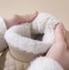 Neue Schneestiefel für Damen im Winter, mit Plüsch und dicker Isolierung für warme Baumwollschuhe für zu Hause, wasserdichte und rutschfeste Baumwollpantoffeln in einfarbiger Farbe