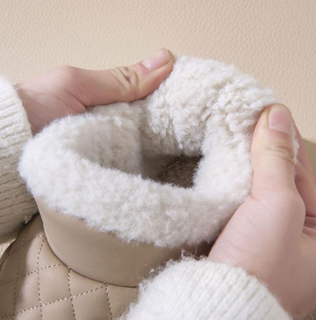 Neue Schneestiefel für Damen im Winter, mit Plüsch und dicker Isolierung für warme Baumwollschuhe für zu Hause, wasserdichte und rutschfeste Baumwollpantoffeln in einfarbiger Farbe