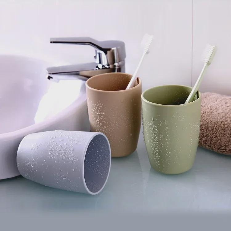 Stylish Family Toothbrush & Mouthwash Cup - Solid Color Plastic, Ideal for Couples