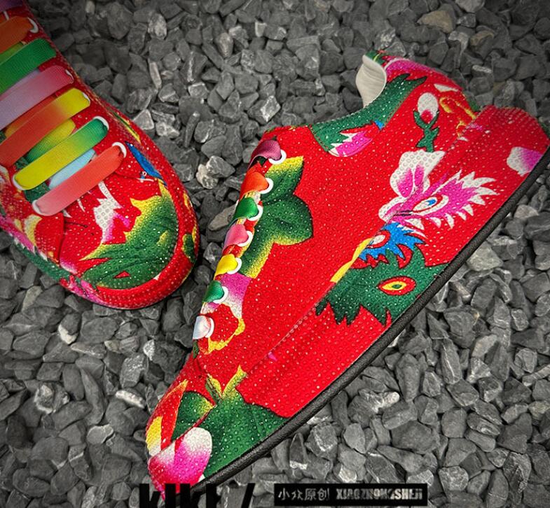 Luksusowe buty na platformie z kryształkami męskie buty sceniczne sieciowe czerwone buty z nadrukiem kolorowa podeszwa buty typu 'daddy shoes'