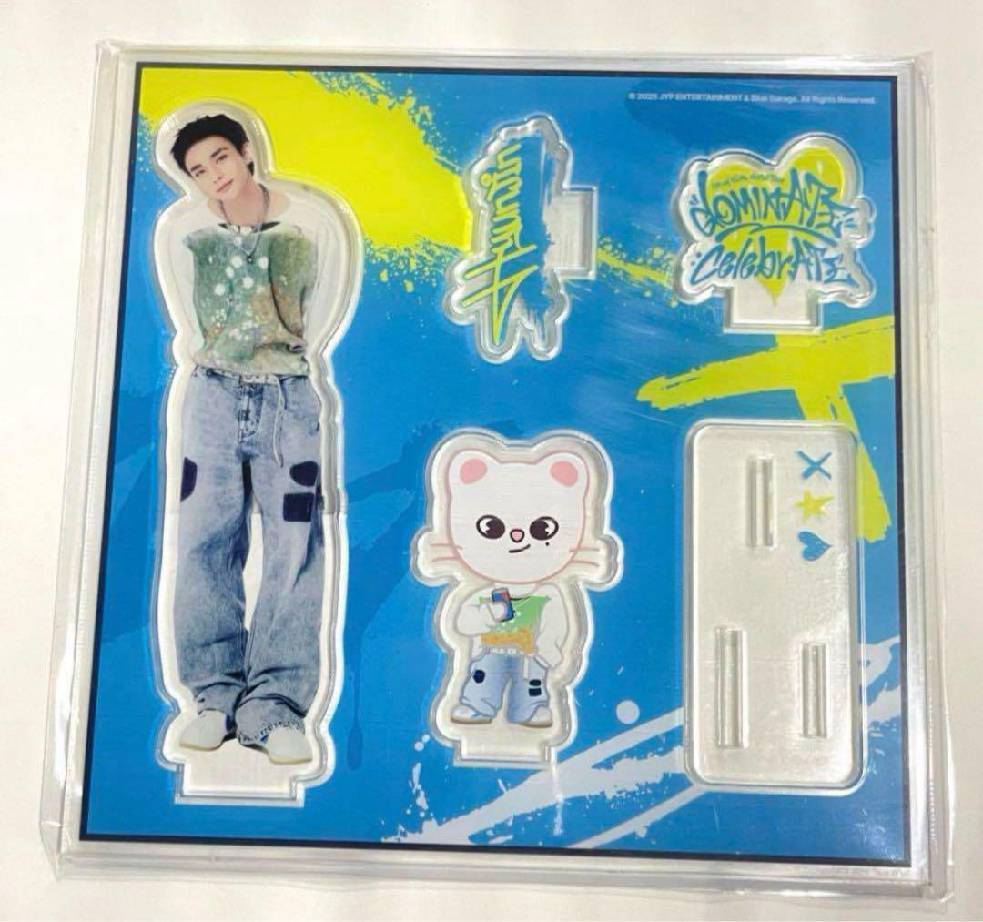 

[Б/У] Хёнджин Праздничный Поп-ап Акриловый Стенд Прямой