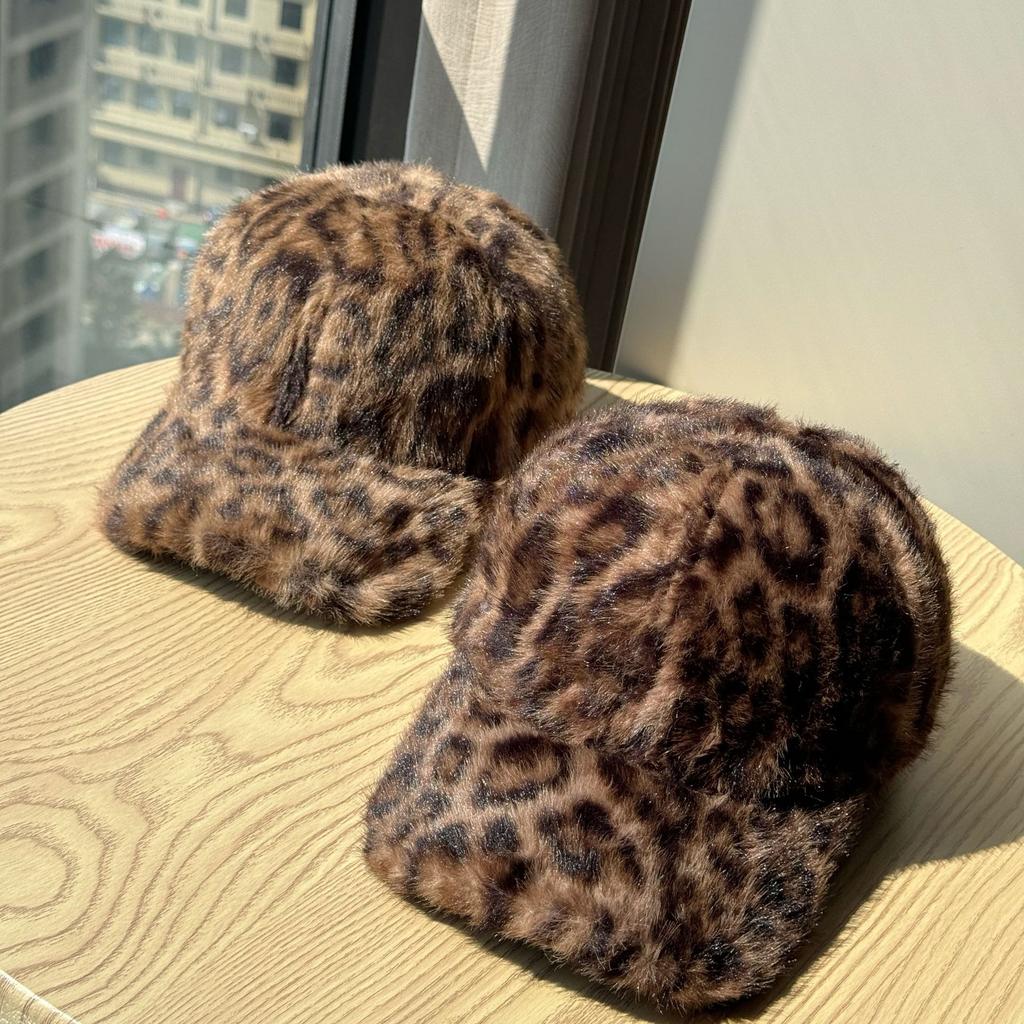 Korean-style leopard print baseball cap for women, warm and versatile for autumn and winter, fashionable and trendy, makes the face look smaller,