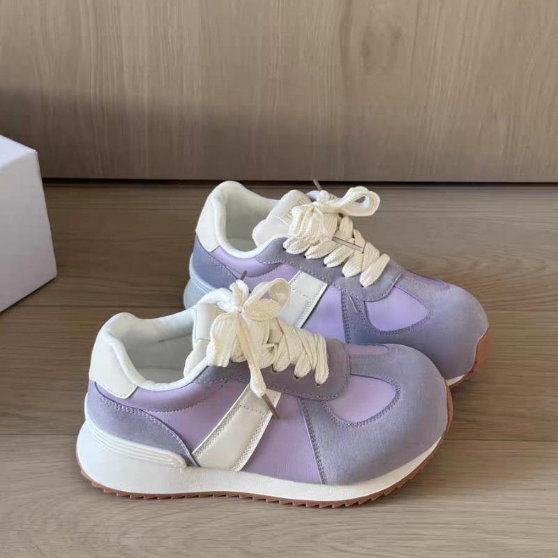 High-end soft-soled casual women's spring new flat-bottomed fashion versatile lightweight sports shoes