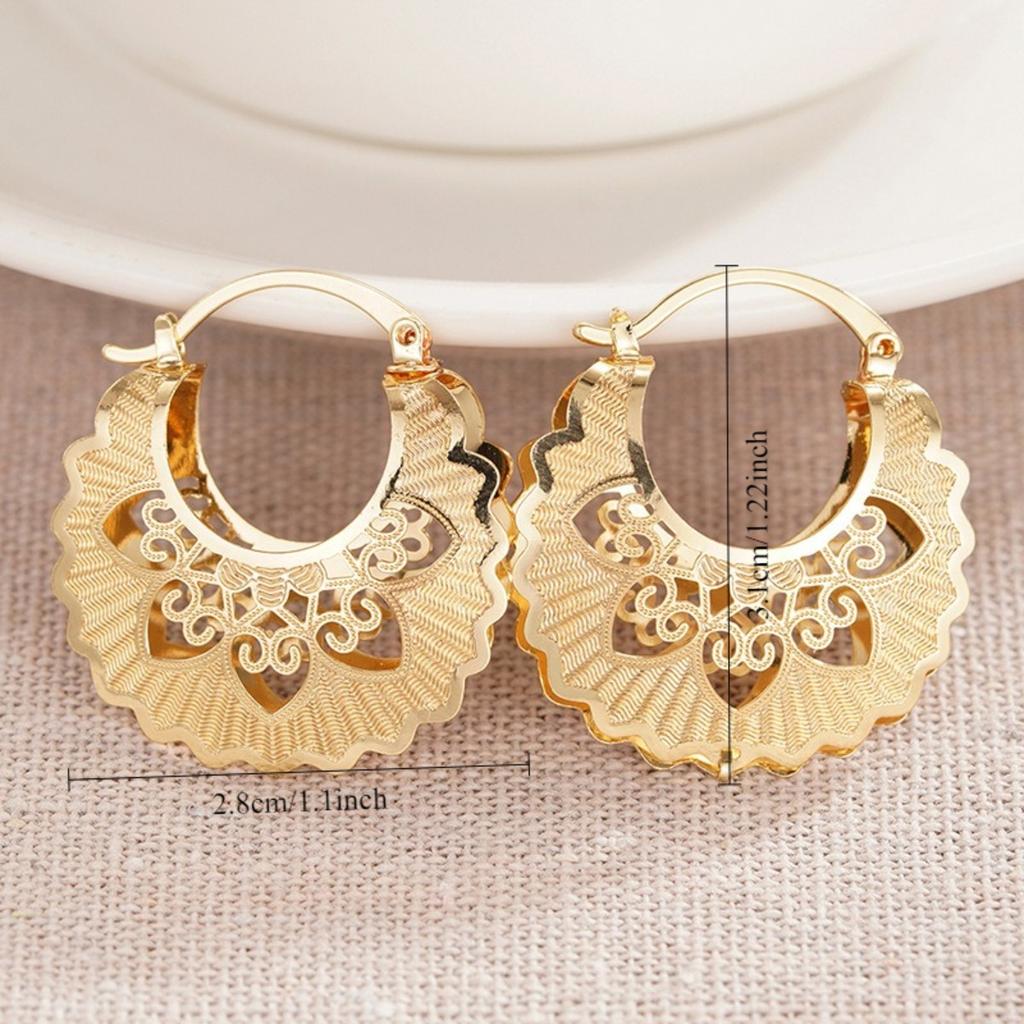 Vintage Filigree Fan Shaped Hoop Earrings for Women Ornate Textured Gold Tone Drop Earrings Fashion Party Daily Jewelry