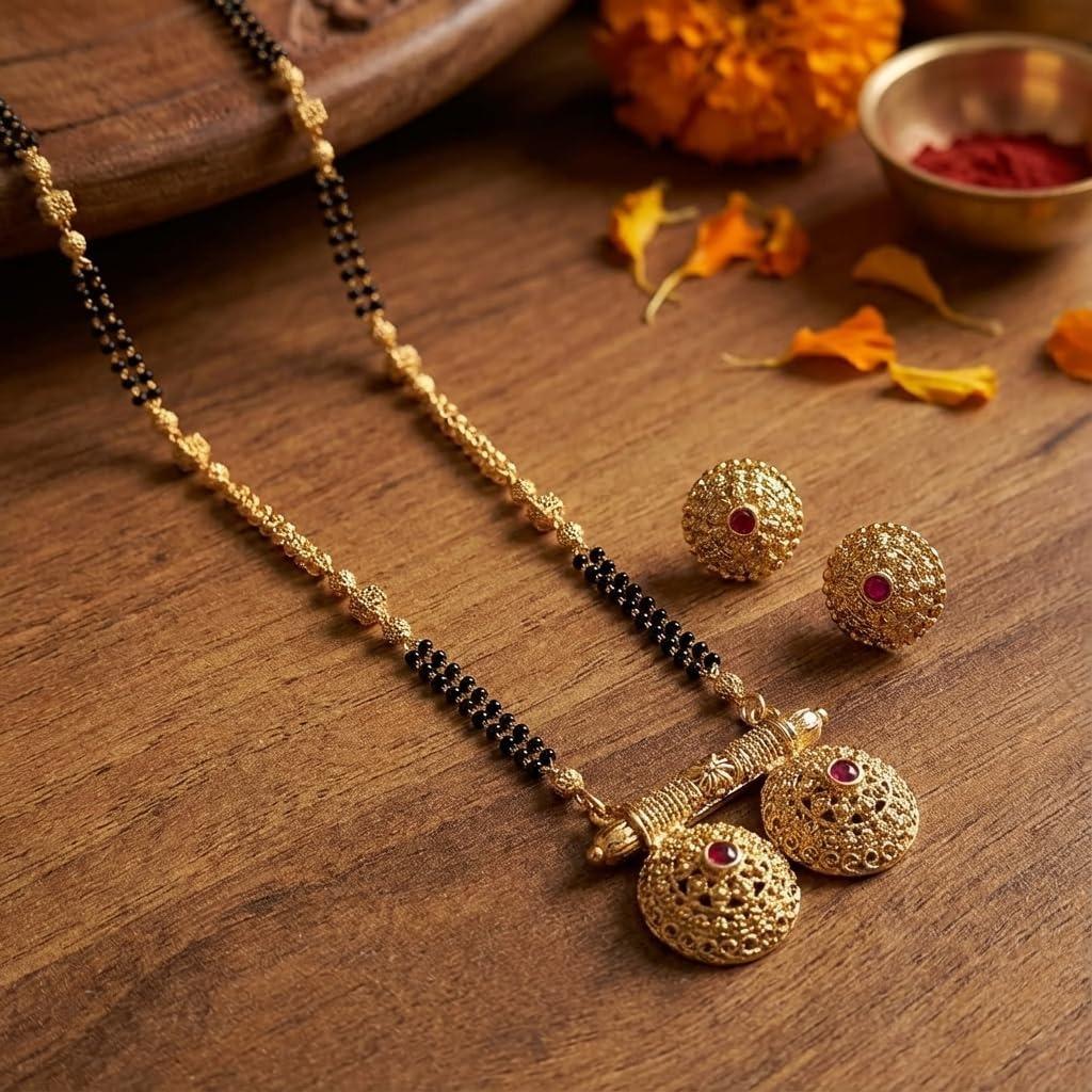 Tradiční Maharashtrian Mangalsutra o délce 36 palců s kulatým přívěskem a květinovými náušnicemi
