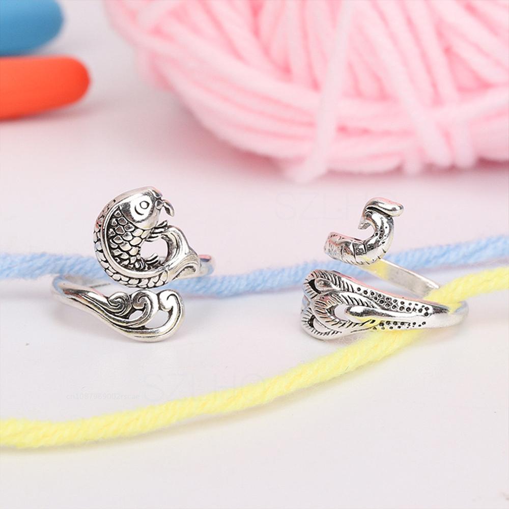 1pc Adjustable Crochet Tension Cute Ring Beginner Knitting Crochet Hook Ring Yarn Guide Finger Holders Thimbles Winder Tools