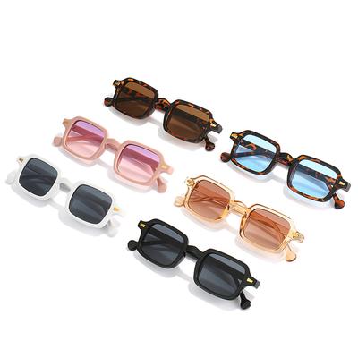 Fashion Square Sunglasses European and American Vintage Rivet Eyewear for Women Men EMA