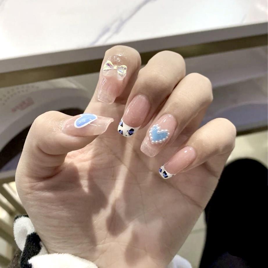 

Charming French Butterfly Blue Leopard Pearl Nail Art - Medium-Long Press-Ons Glue Kit