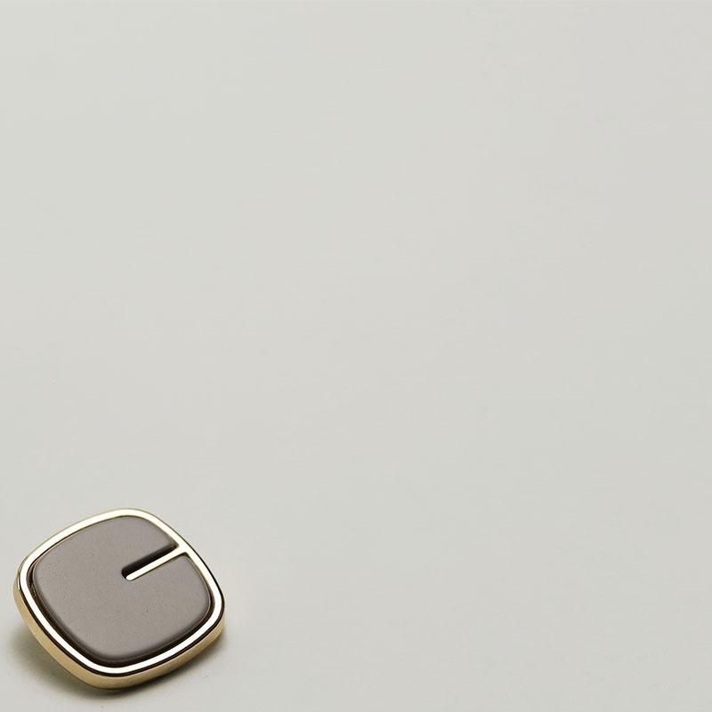 

5Pcs Xiaoxiang Celebrity Style Square Blazer Button Versatile Cardigan Sweater Fur Coat Metal Button 4 #[square feel fish mouth gray] 18mm