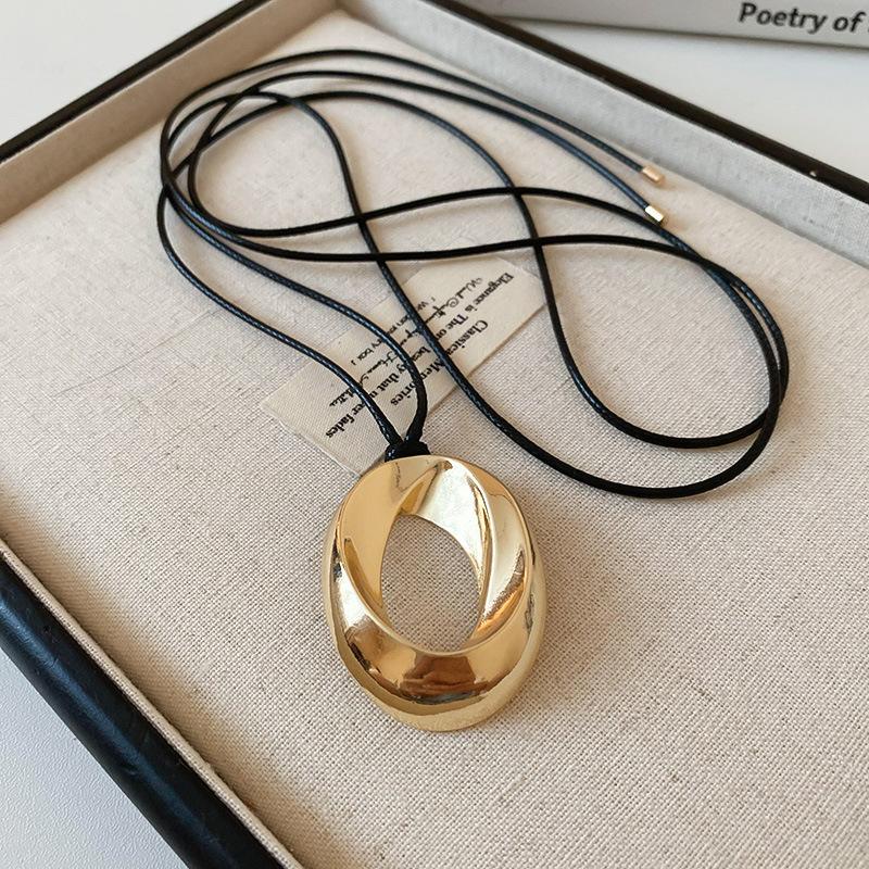 

Personality Simple Leather Rope Black Irregular Waterdrop-shaped Pendant Necklace for Women Clavicle Chain Trendy Jewelry Gifts золотий