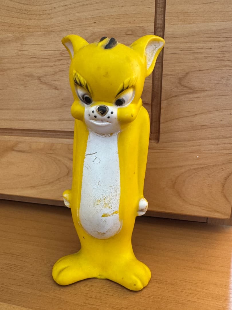 

[USED] 1970 Yellow Cat Figure