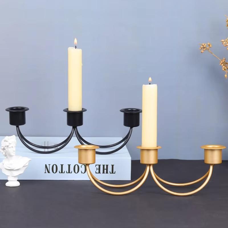 Kerzenhalter 1 Stück, dreiköpfig, leichtes Luxus-Schmiedeeisen, Schreibtisch-Ornamente, Dekorationen, Hochzeiten zu Hause, Requisiten und Atmosphäre