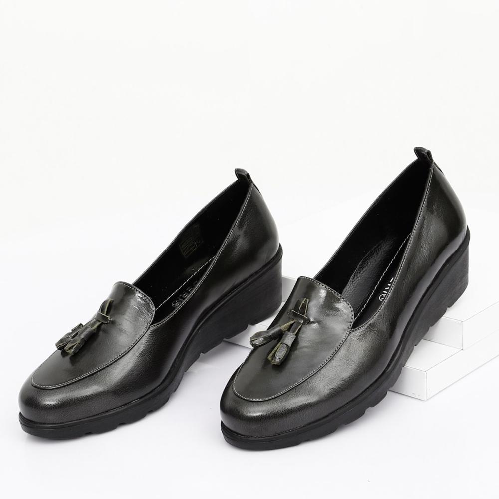 

Антрацит Лакированная кожа Натуральная кожа Круглый носок Заполненная подошва с кисточками Женские повседневные туфли