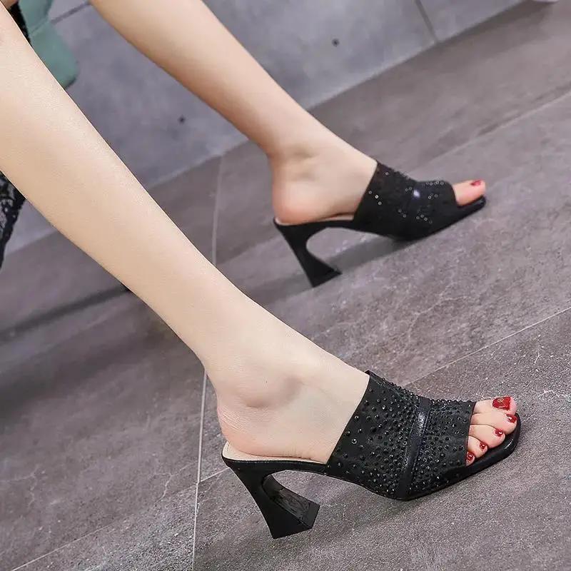 

Модные женские шлепанцы и сандалии с черными стразами, нескользящая летняя обувь, распродажа, водонепроницаемые VIP-слайды 2025, роскошная обувь из ПВХ 40