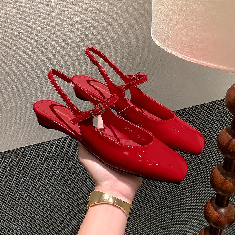 

Large size 34-42 square head with bag head sandals women s new fashion versatile light mouth patent leather glossy Mary Jane 42 красный