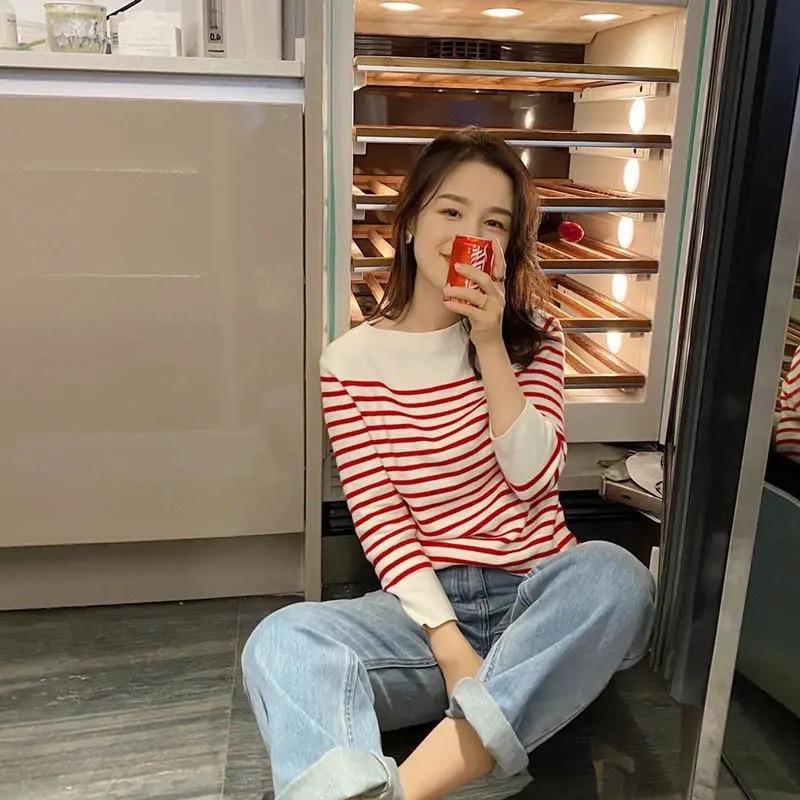 Women's Striped Knitted Sweater - 2025 Autumn/Winter Slimming Pullover, Fashionable Sweet Outerwear.