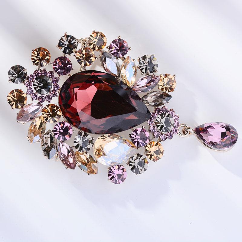Elegant Retro Baroque Crystal Brooch for Women – Exaggerated Statement Accessory