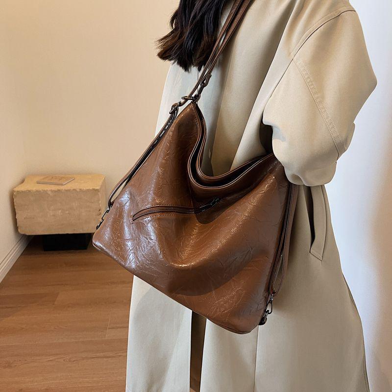 

Women s High-End Pleated Large Capacity Crossbody Backpack 2025 - Trendy, Simple Autumn Fashion. коричневий