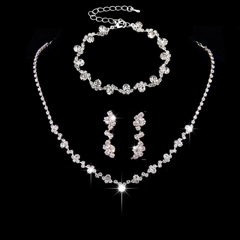 Elegant Bridal Necklace and Earring Set: Fashionable and Versatile Jewelry