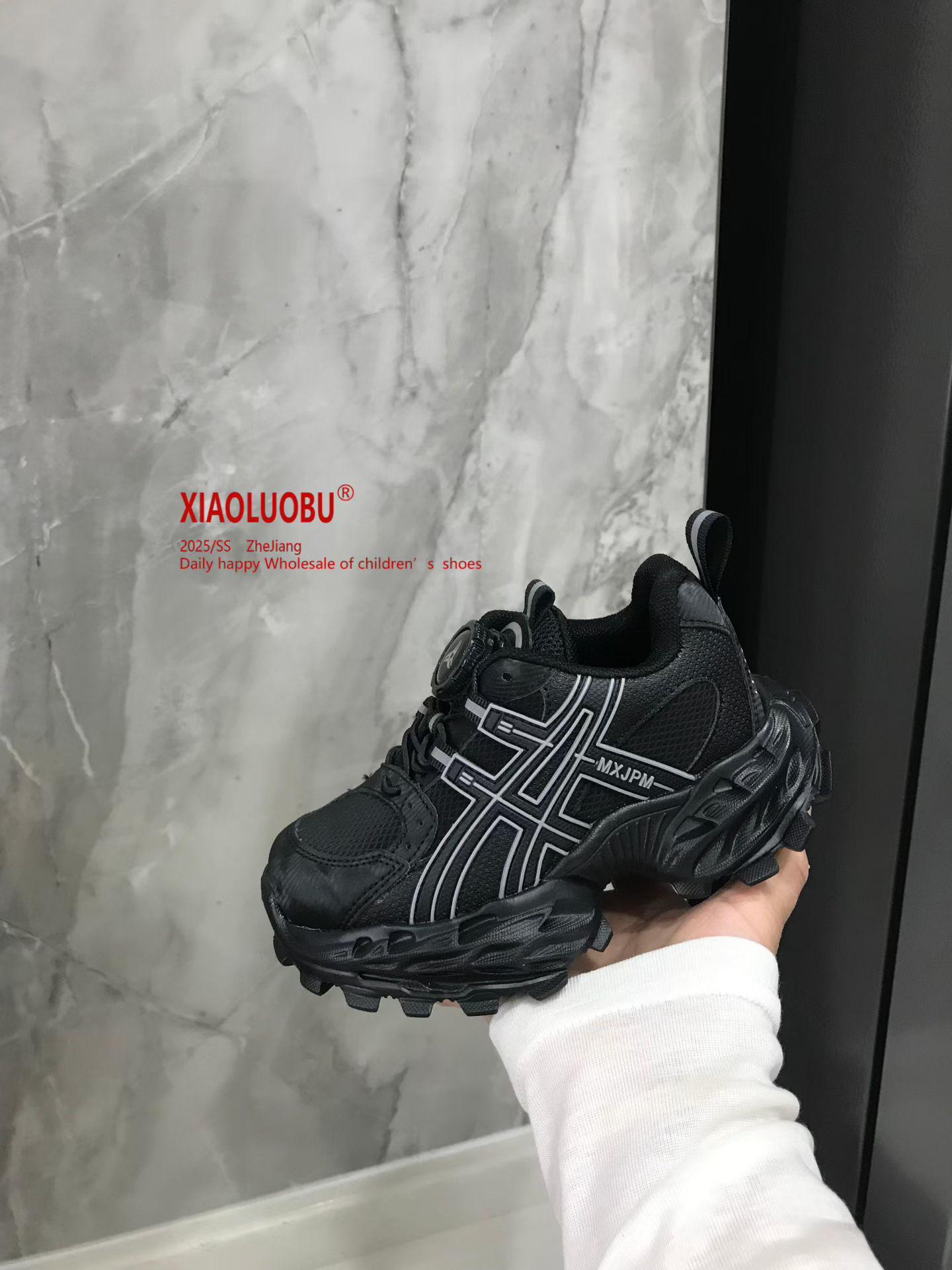 

Детские ретро-кроссовки в стиле Dad shoes Осень/Зима 2025: Модные, легкие кроссовки для бега для мальчиков и девочек с дополнительным хлопковым комфортом. Size 27