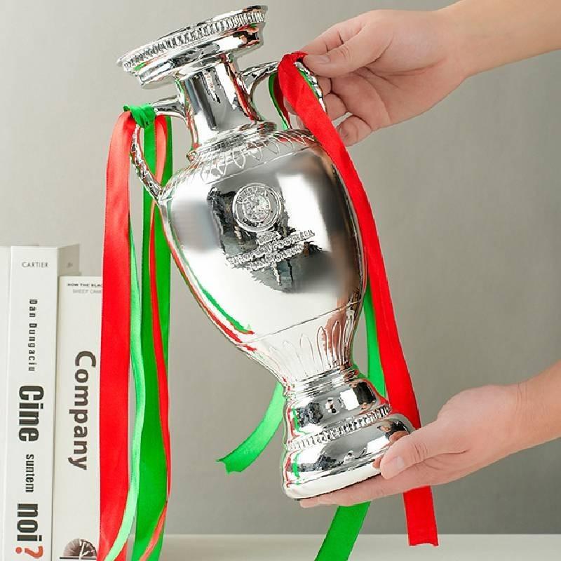 Euro Albart Fotballmaskot Fotballtrofé Resinmodell Figur Suvenirer Fan