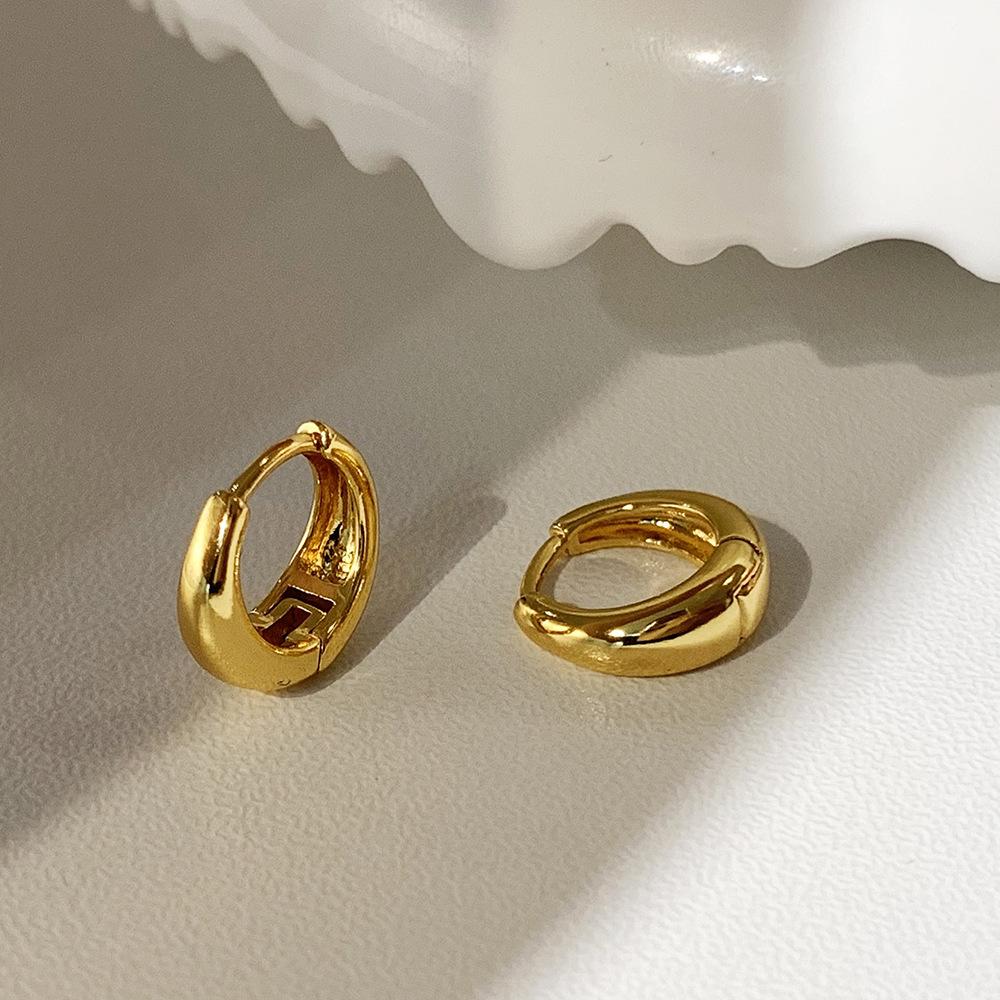 Minimalist 2024 Gold Hoop Earrings - New Trendy Niche High-End Cold Style Ear Cuffs