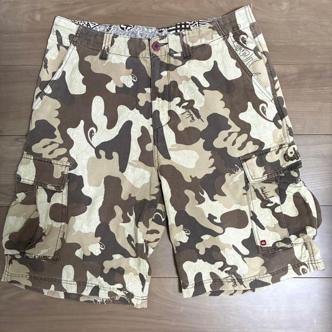 Used Extra thick 00s QUIKSILVER all over pattern wave camo cargo shorts Y2K