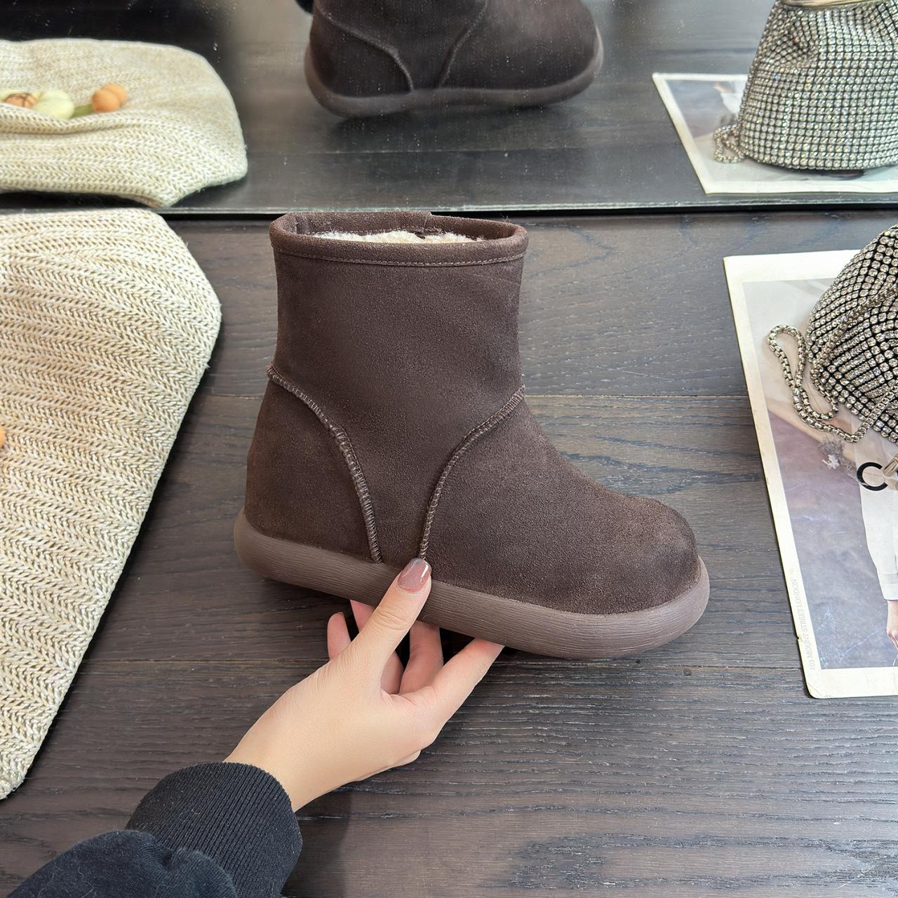 

Women s thick-soled winter lightweight warm cold padded snow boots non-slip wear-resistant casual sneakers cotton boots 39 темно-коричневого