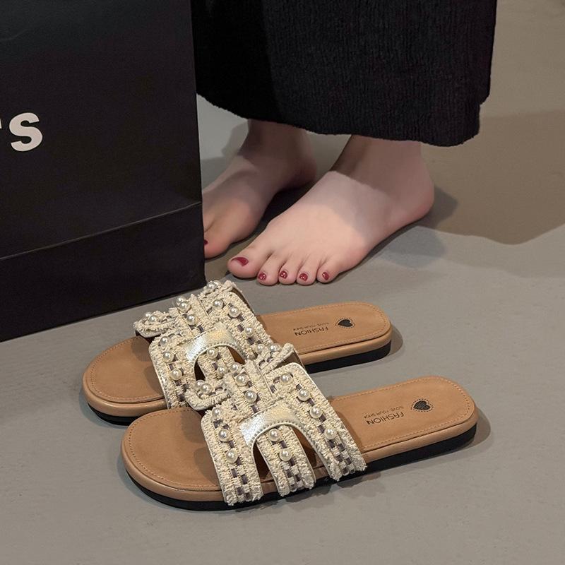 Pearl French holiday cool slippers women's summer wear 2025 new flat-bottomed non-slip with skirt gentle one-word slippers