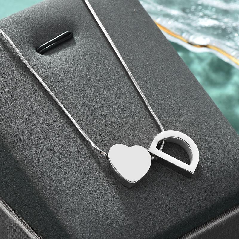 Elegante Colar com Pingente de Coração com Alfabeto Personalizado em Aço Inoxidável para Mulheres