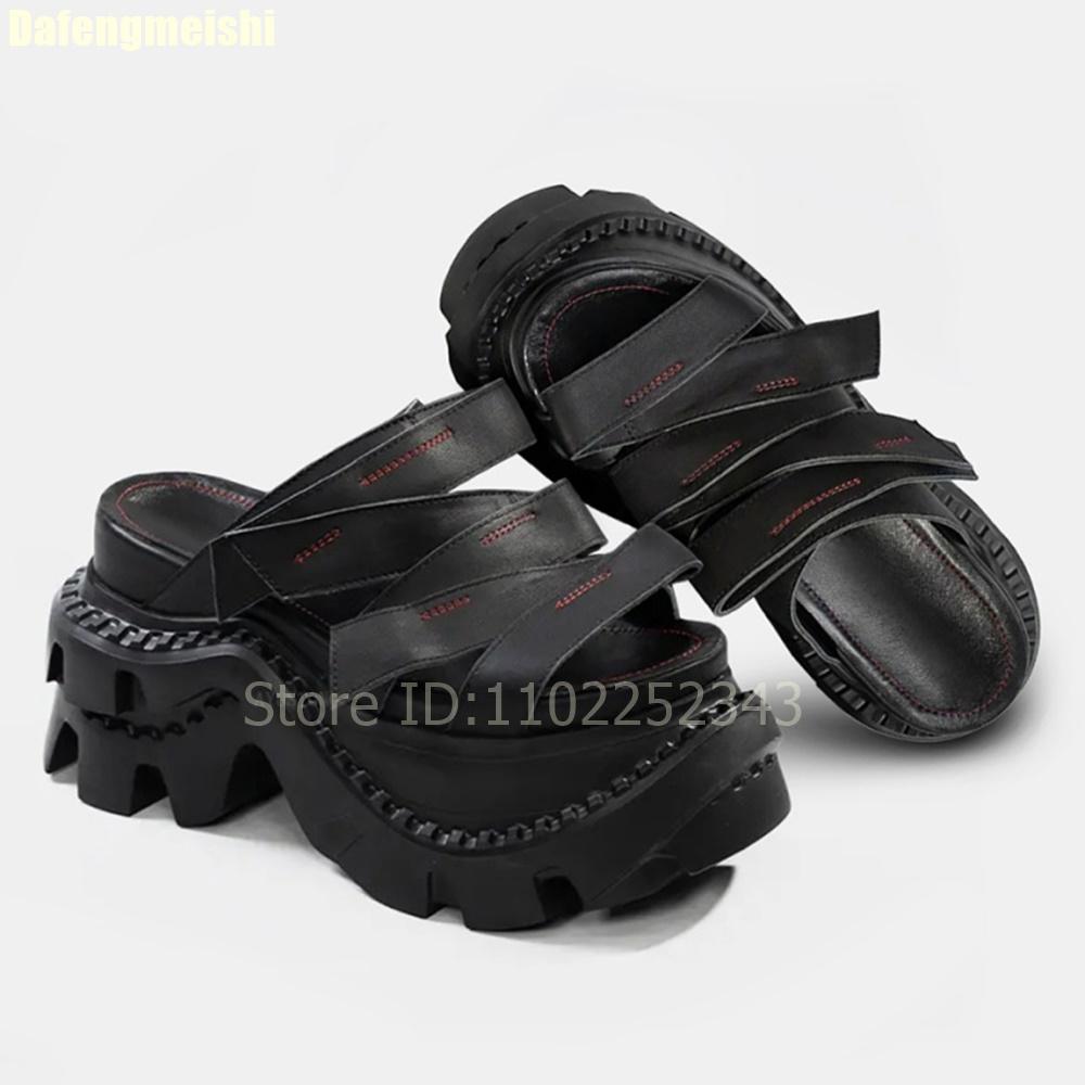 Letnie Nowe Kapcie na Platformie 2025 Kliny 6-8cm Czarne Casualowe Klapki Odkryte Palce Styl Punkowy Antypoślizgowa Gumowa Podeszwa Sandały