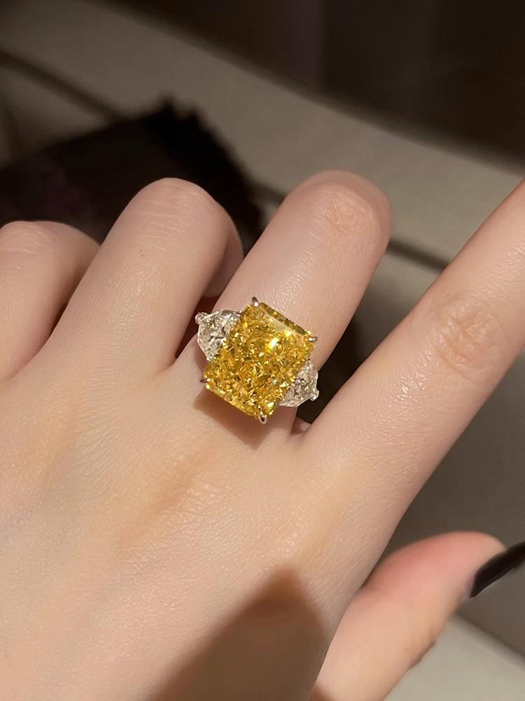 Luxury Light Luxury Large Carat Yellow Diamond Ring Super Flash Ice Flower Ceredian High Carbon Diamond Pendant Necklace Female Stud Earrings