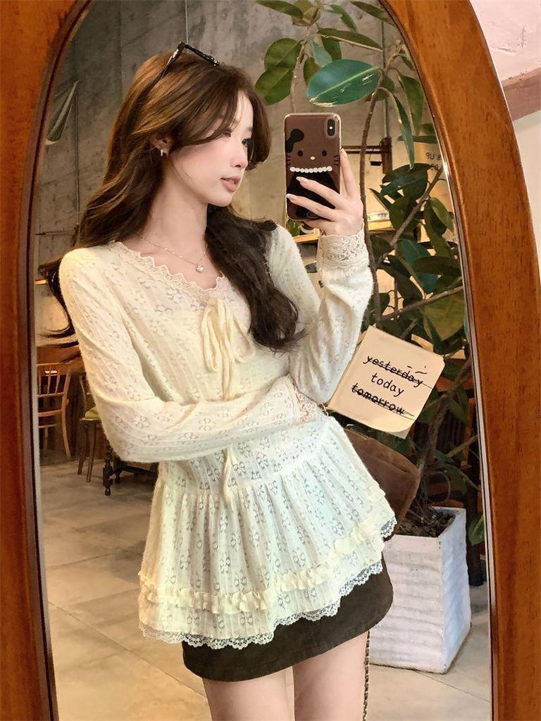 Korean Style V-Neck Lace Long-Sleeve T-Shirt - Women's 2026 Slim-Fit Autumn/Winter Base Layer
